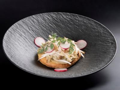 Menu à 26 € (Sauf les jours fériés et les soirs de dîner-concert) Menu à 26 € (Sauf les jours fériés et les soirs de dîner-concert)